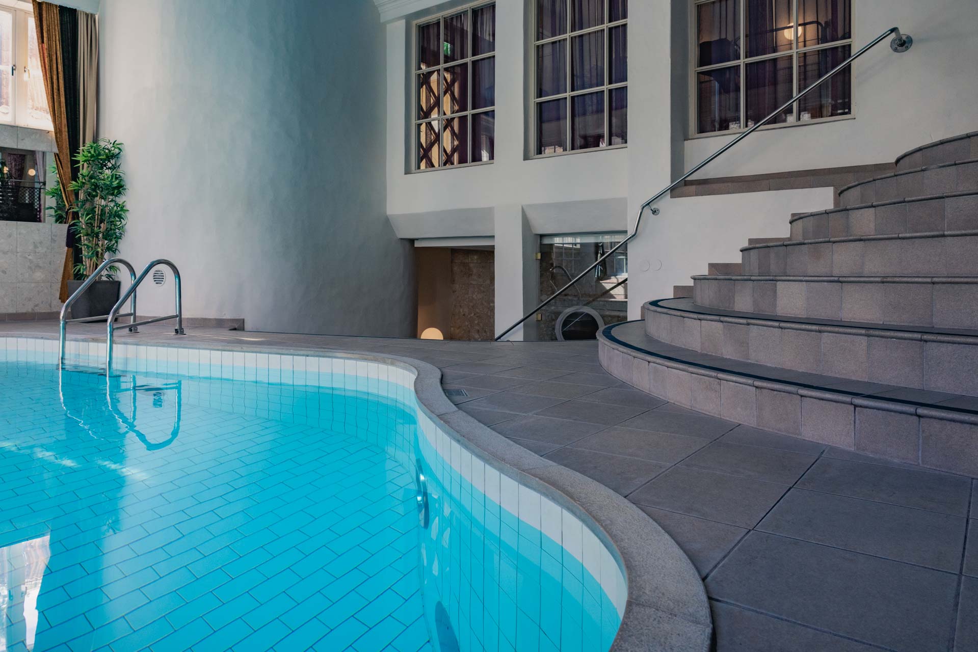 Njut av pool och bastu på vårt hotell i Visby under er konferens på Gotland